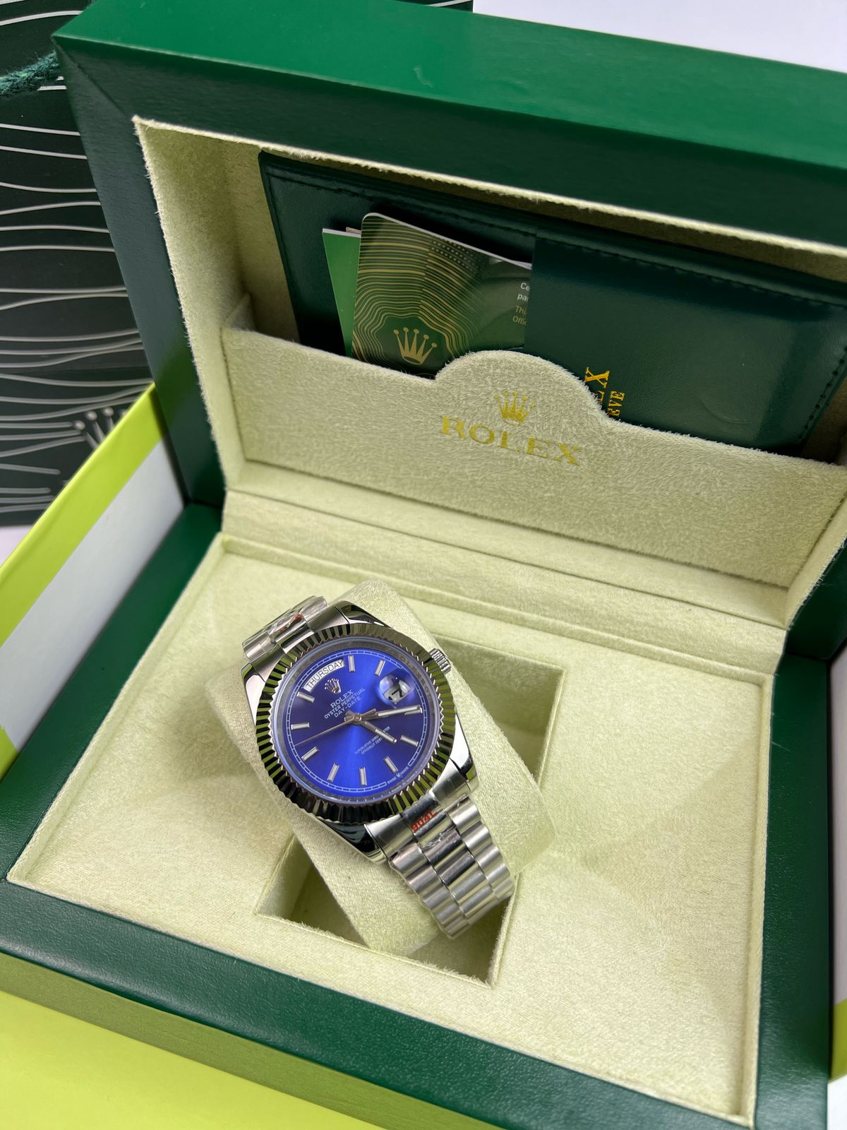 Rolex Day-Date 40 Blue Dial montre prestigieuse