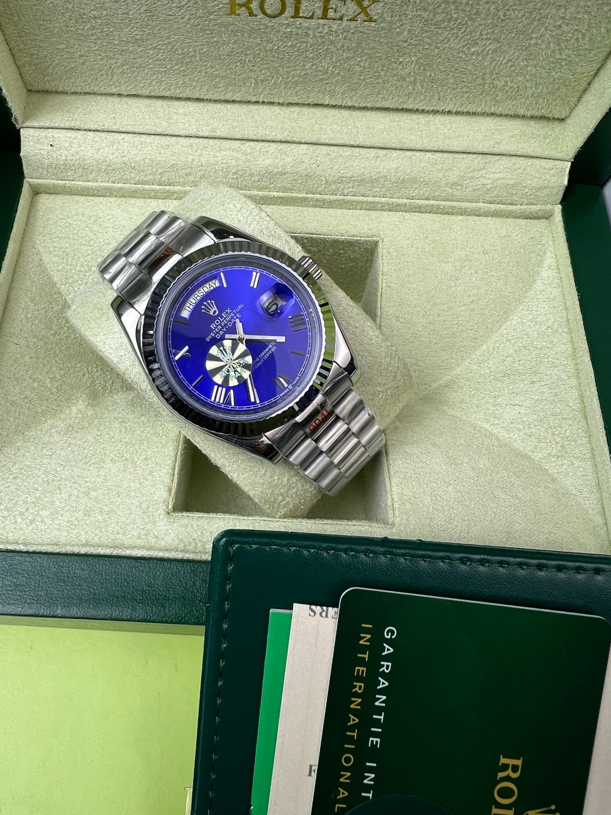 Rolex Day-Date 40 cadran bleu azur paiement à la livraison